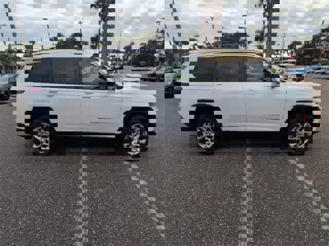 Used 2023 Jeep Grand Cherokee L Laredo image 9