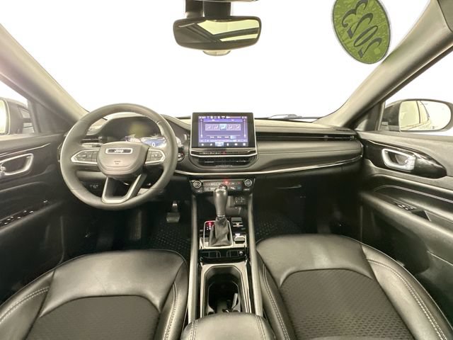 Used 2023 Jeep Compass Latitude w/ Sun and Sound Group AWD/4WD image 3