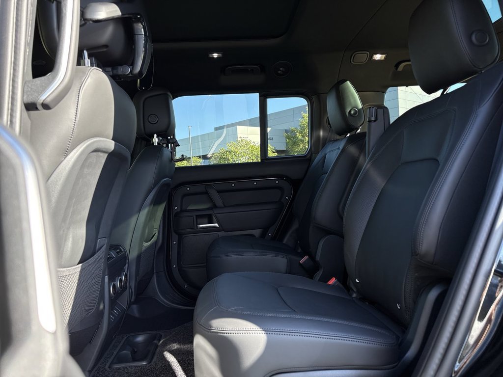 New 2026 Land Rover Defender 130 X-Dynamic SE AWD/4WD image 15