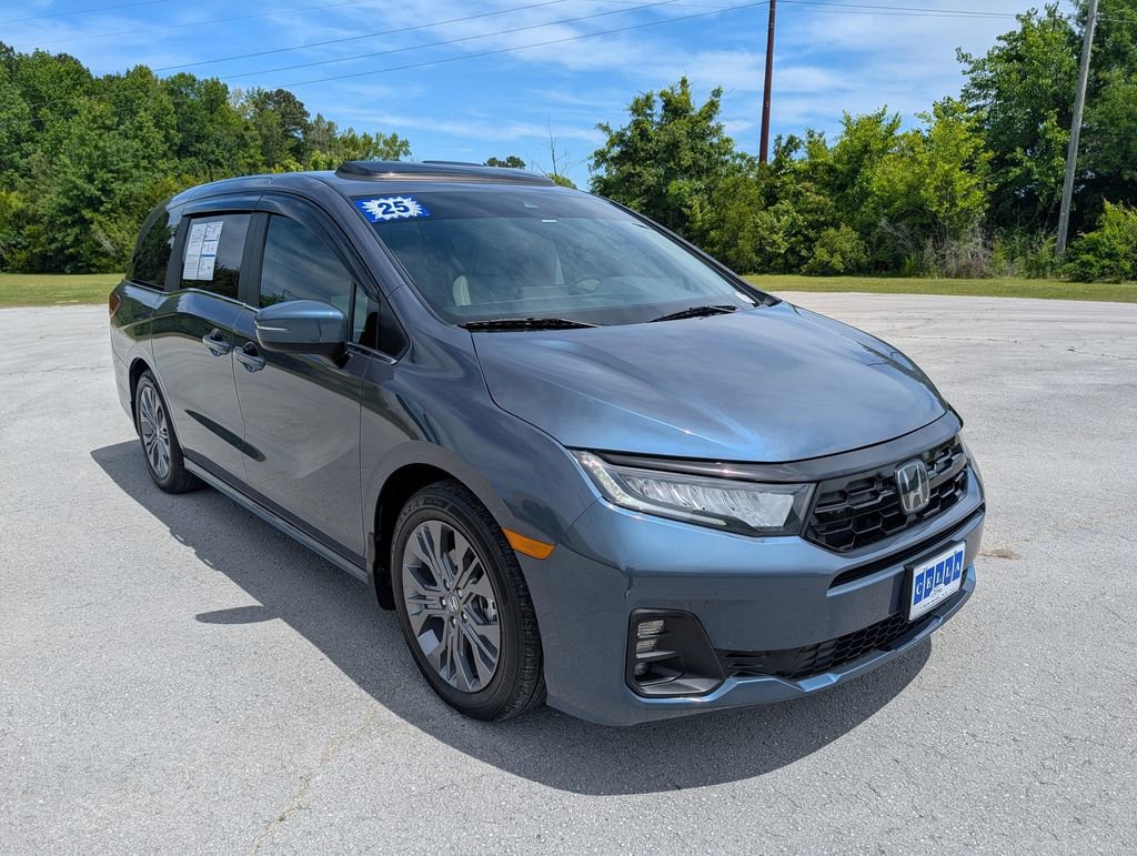 Used 2025 Honda Odyssey Touring image 2