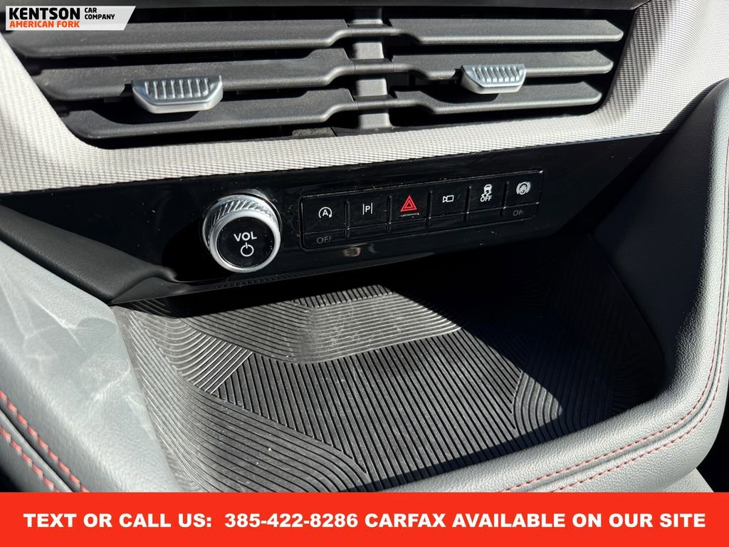 Used 2025 Ford Explorer Active image 25