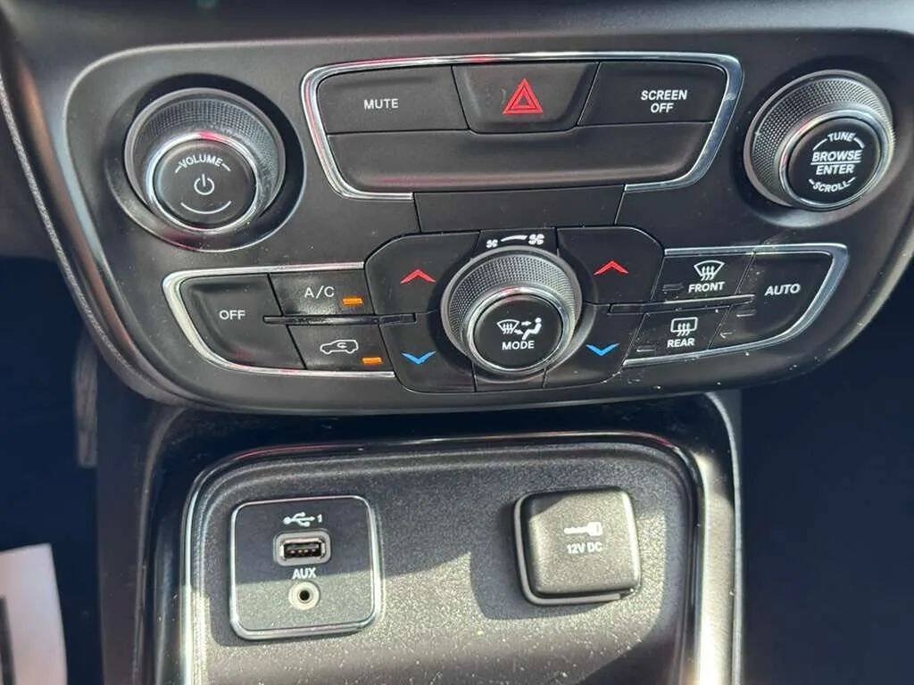 Used 2020 Jeep Compass Limited FWD image 24