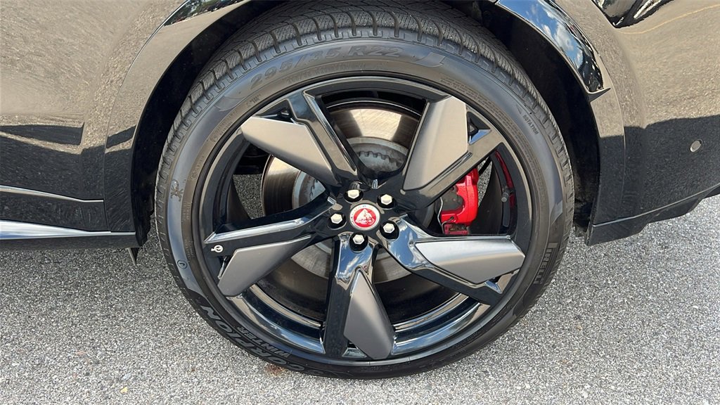 Used 2023 Jaguar F-PACE SVR image 38