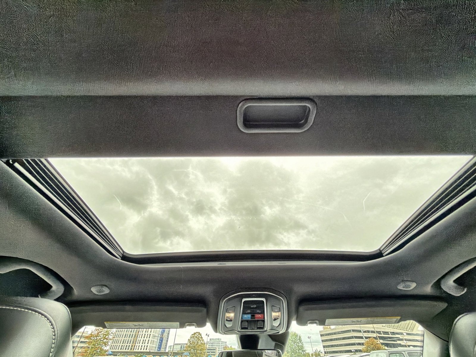 New 2025 Jeep Grand Cherokee Altitude image 23