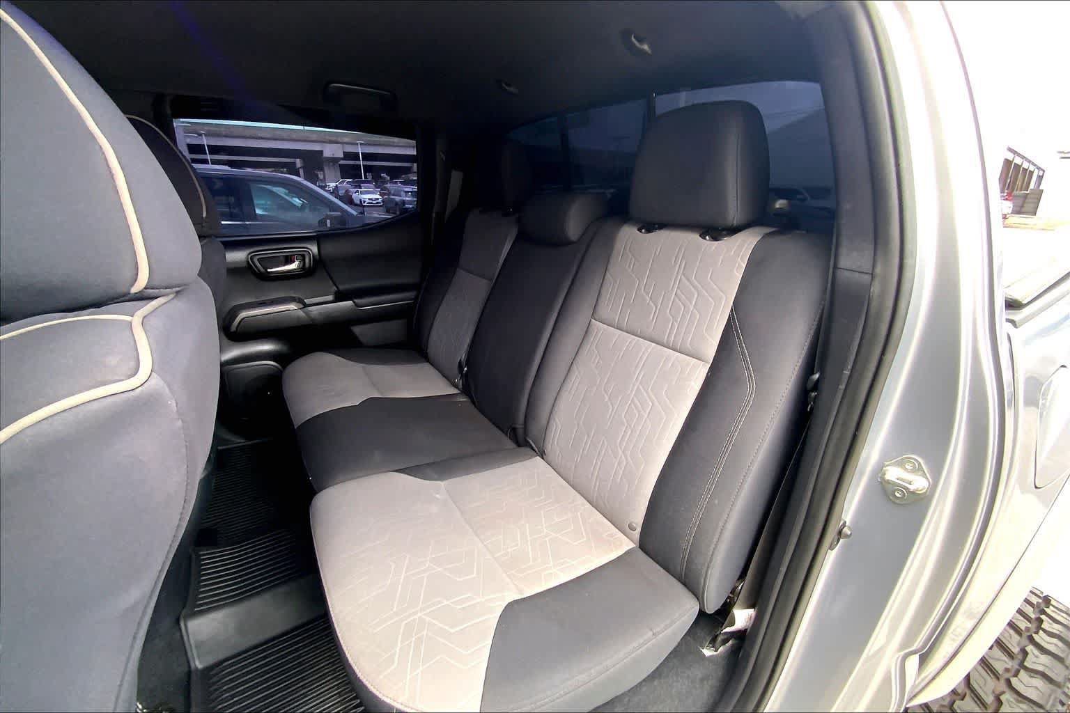 Used 2020 Toyota Tacoma 2WD Double Cab image 29