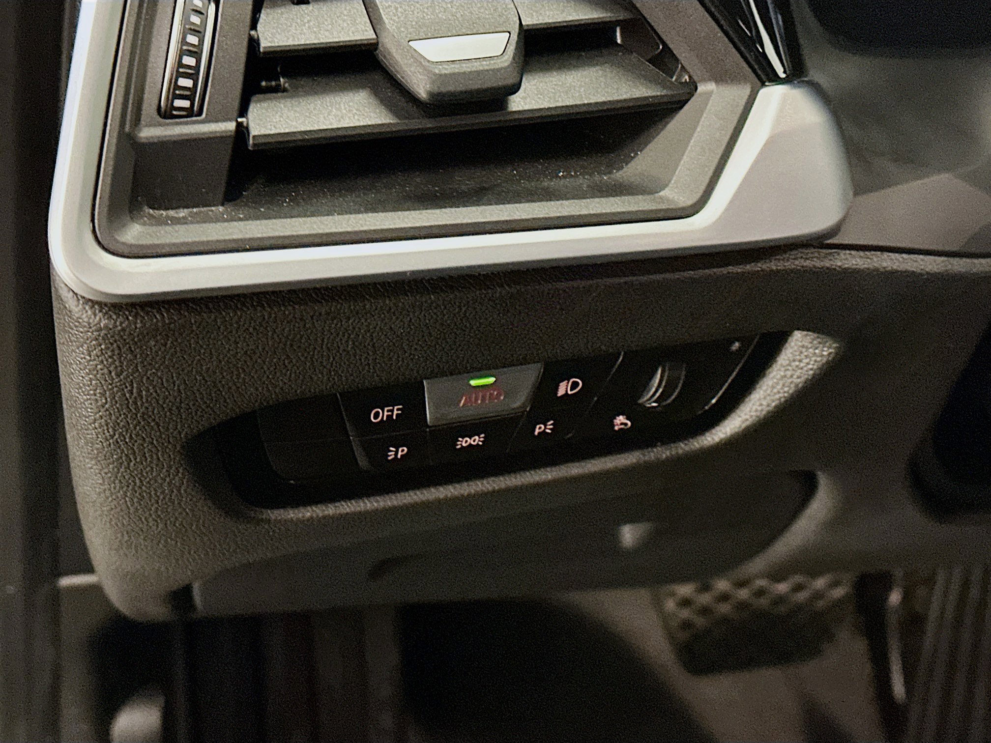 Used 2021 BMW 330e xDrive image 17