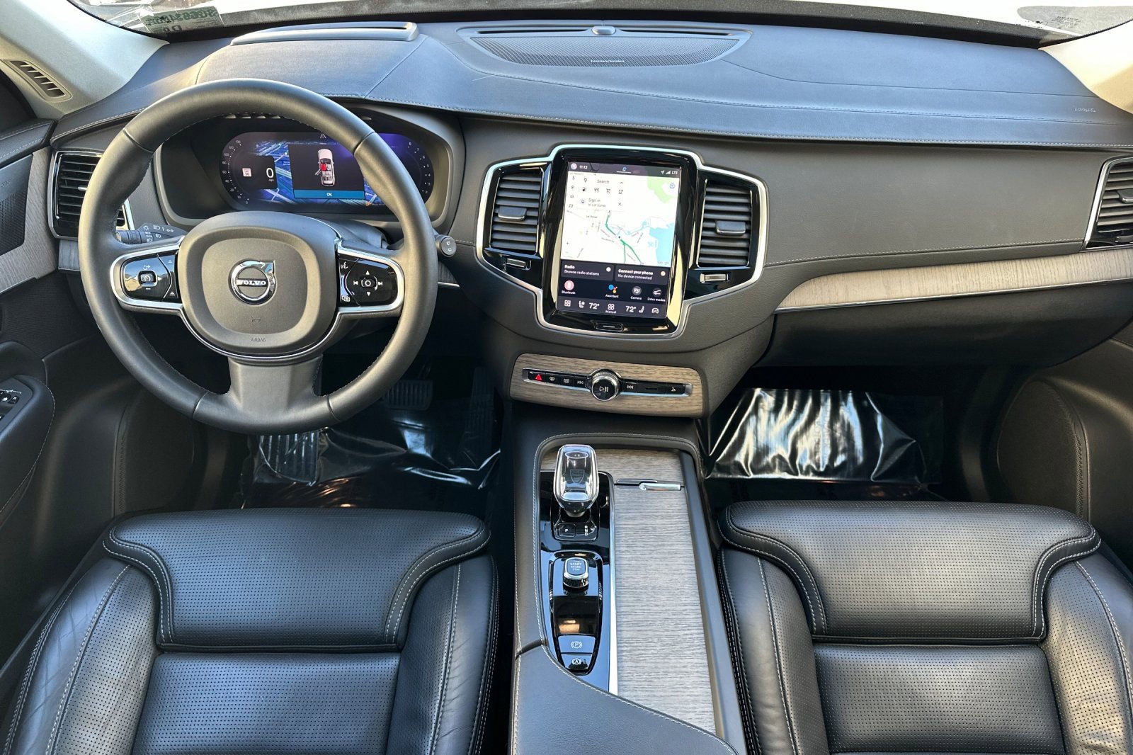 Used 2023 Volvo XC90 B6 Ultimate w/ Protection Package Premier image 3