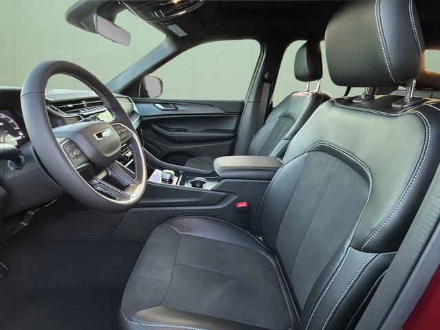 New 2025 Jeep Grand Cherokee Altitude image 19