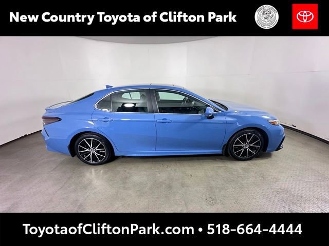 Used 2023 Toyota Camry SE w/ Cold Weather Package AWD/4WD image 2