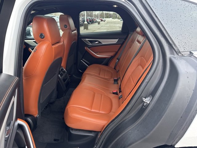 Used 2023 Jaguar F-PACE R-Dynamic S image 8