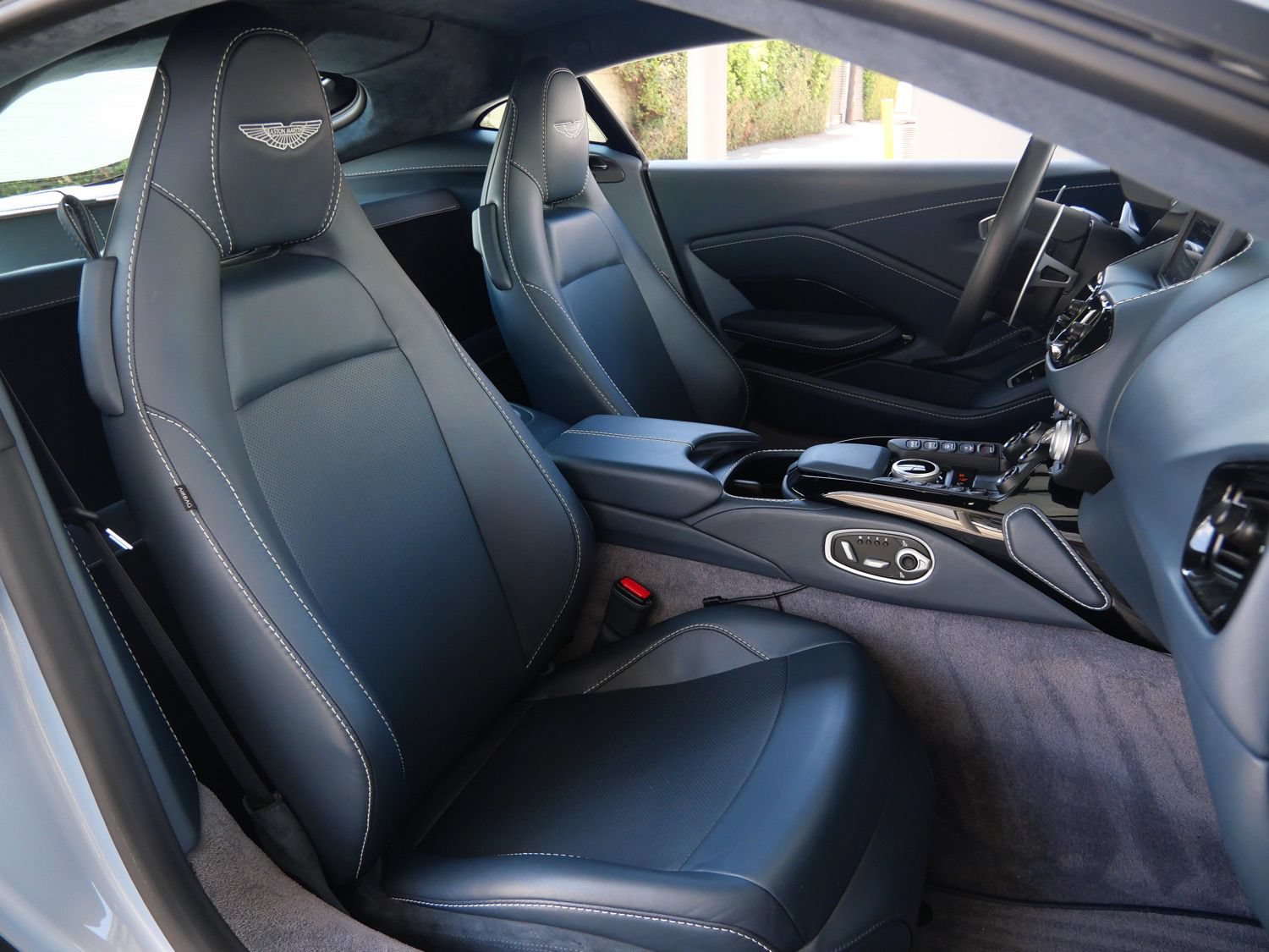 Used 2020 Aston Martin V8 Vantage Coupe RWD image 12