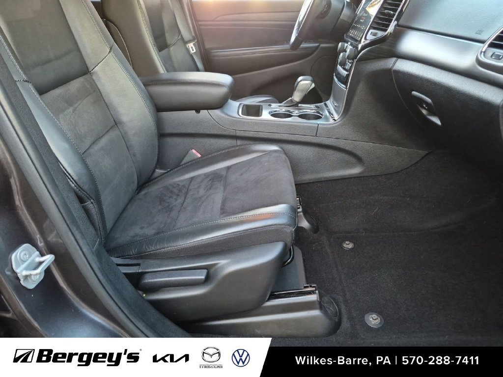 Used 2020 Jeep Grand Cherokee Laredo w/ Security & Convenience Group AWD/4WD image 34