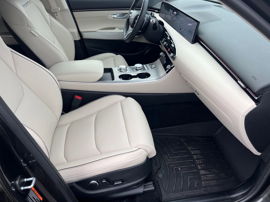 Used 2026 Genesis GV70 2.5T Advanced image 13