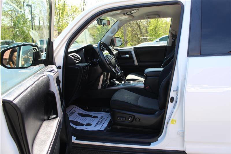 Used 2016 Toyota 4Runner SR5 image 10