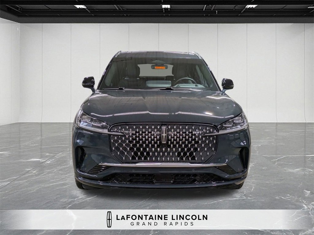 Certified 2025 Lincoln Aviator Black Label image 8