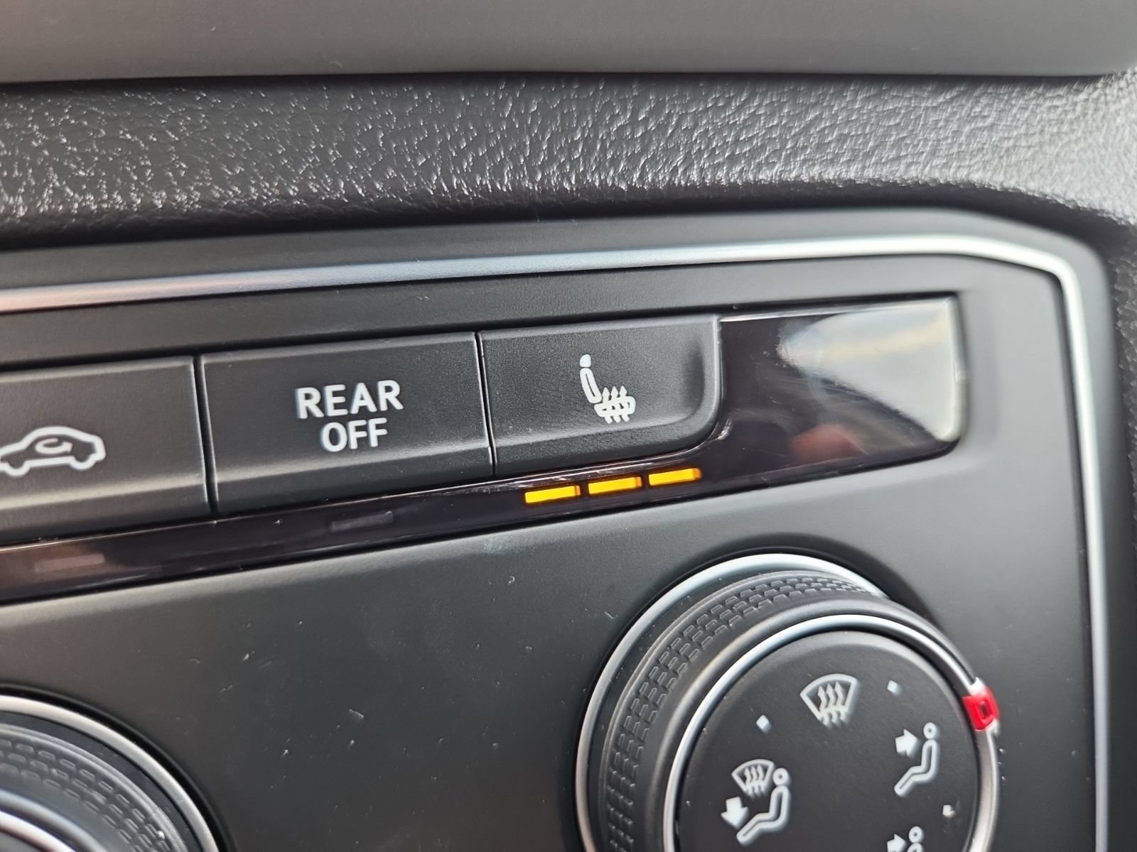 Used 2023 Volkswagen Atlas SE AWD/4WD image 25