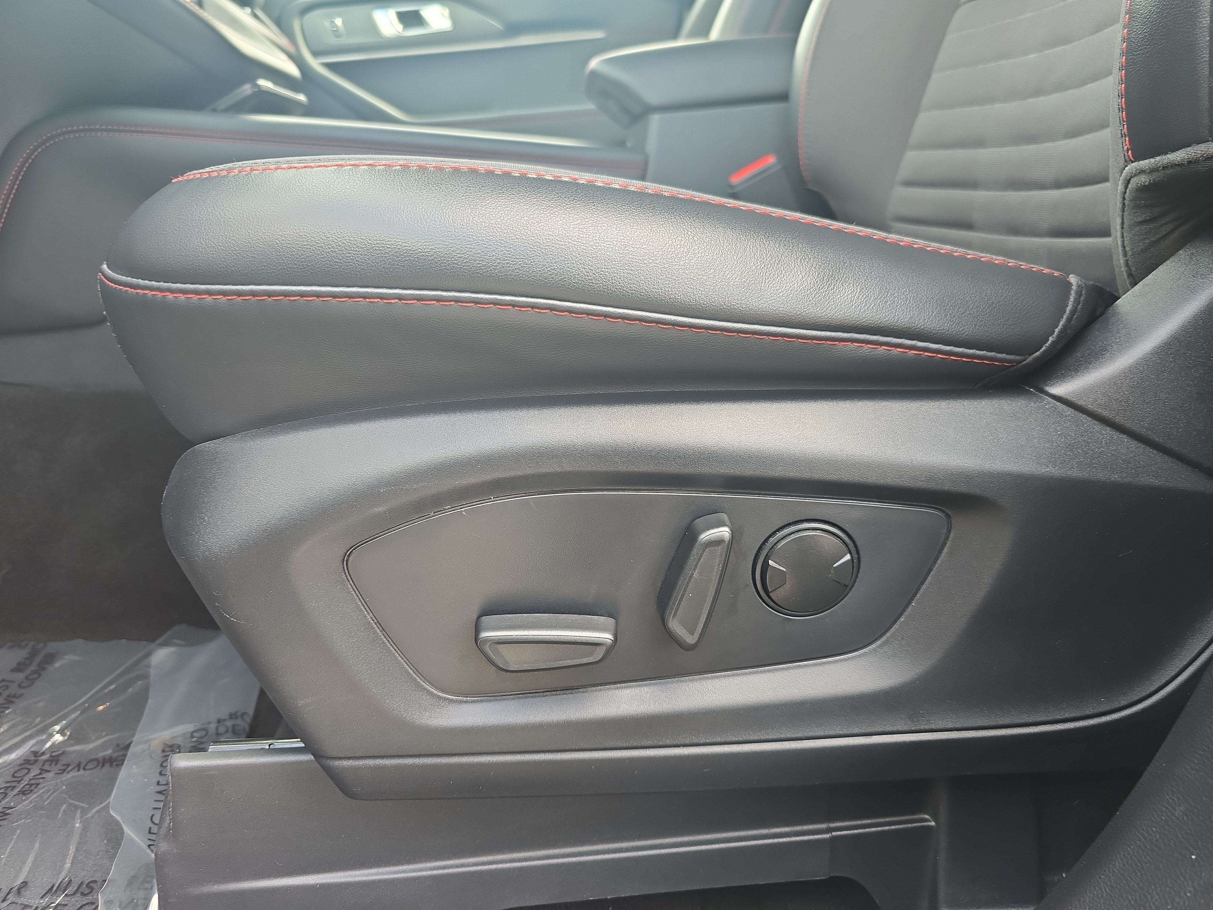Used 2025 Ford Explorer ST-Line AWD/4WD image 25
