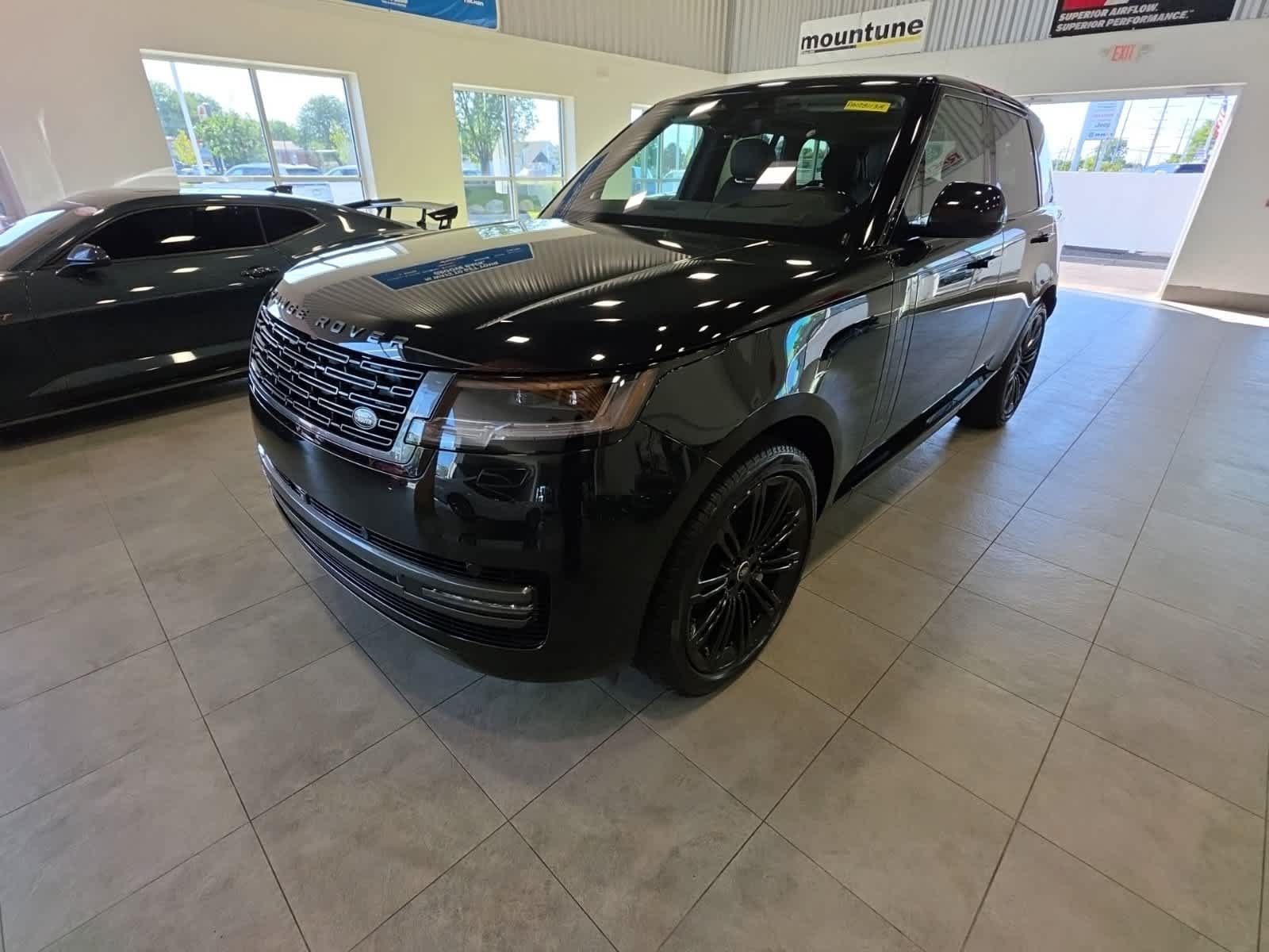 Used 2023 Land Rover Range Rover SE AWD/4WD image 1
