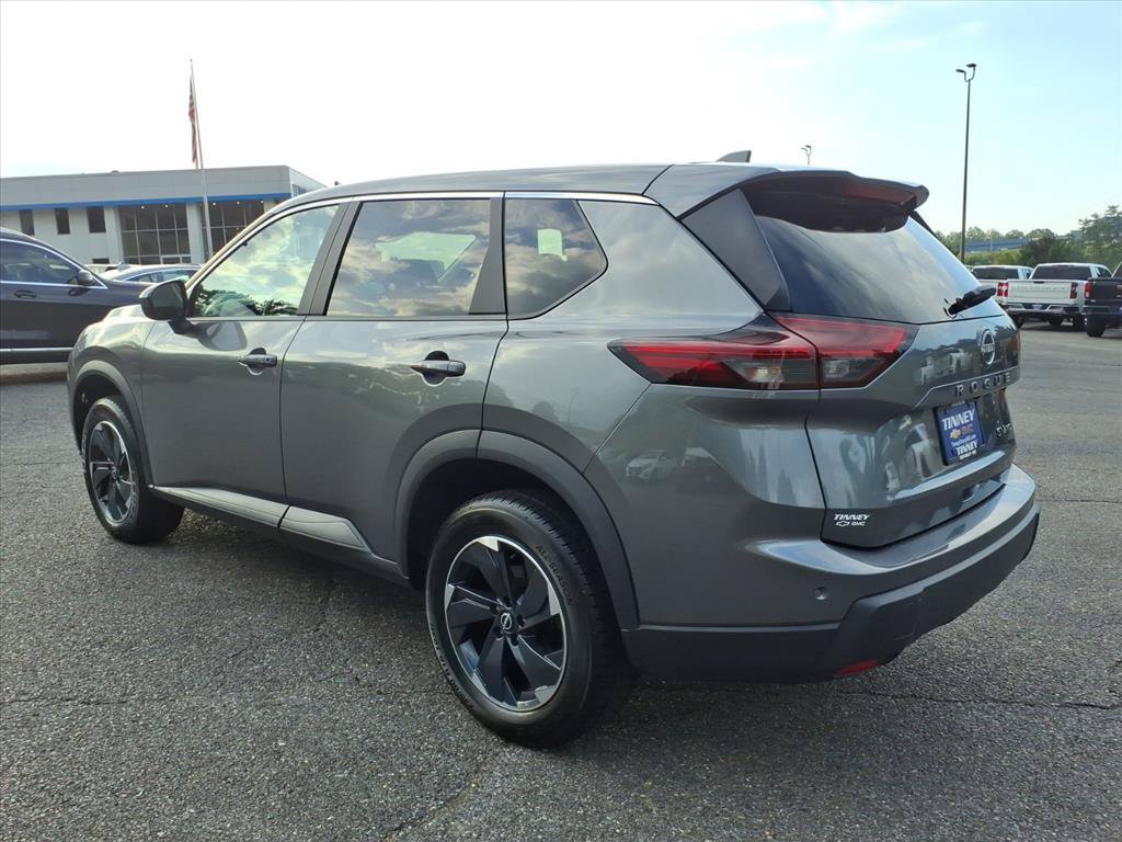 Used 2024 Nissan Rogue SV AWD/4WD image 5