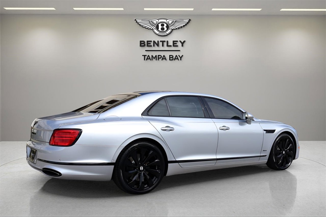 New 2026 Bentley Flying Spur Azure image 8