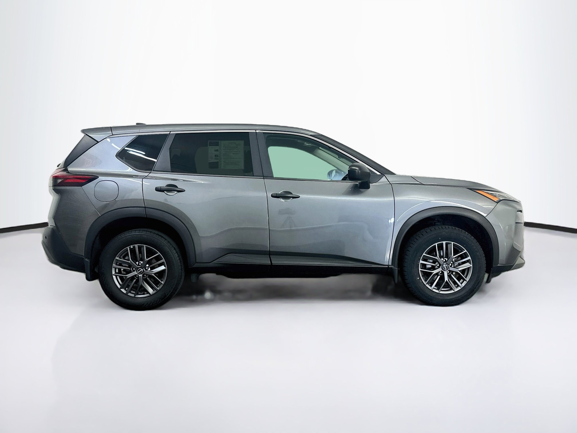 Used 2023 Nissan Rogue S AWD/4WD image 10
