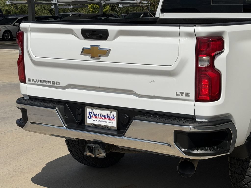 Used 2022 Chevrolet Silverado 2500 LTZ w/ LTZ Convenience Package AWD/4WD image 6