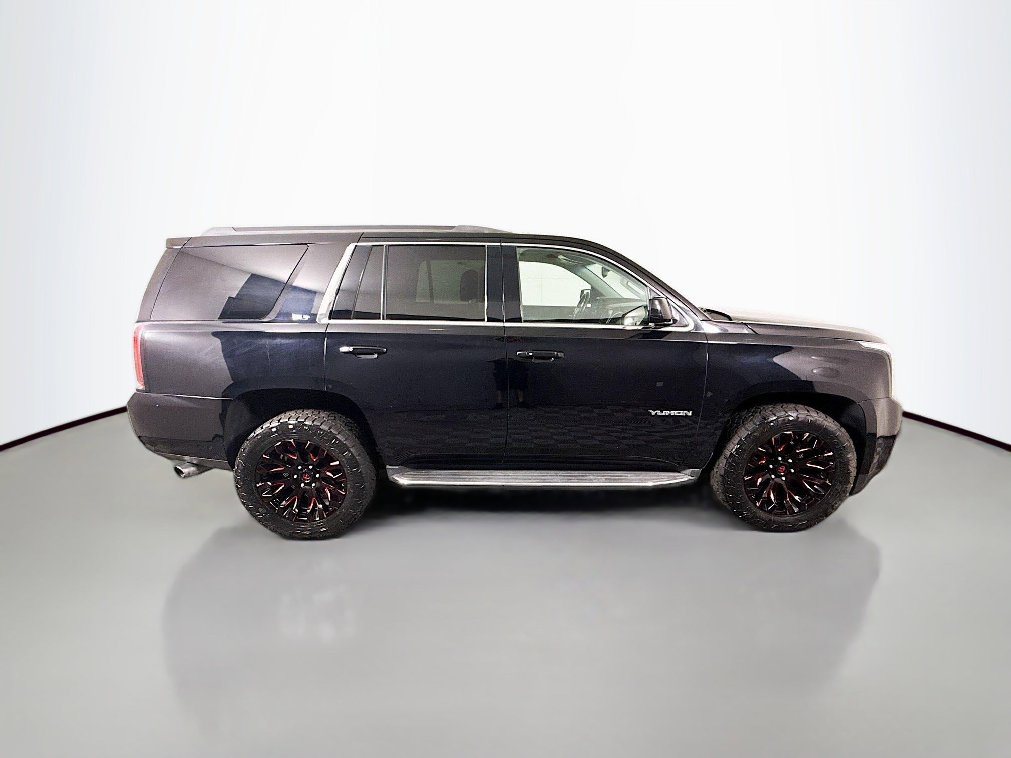 Used 2017 GMC Yukon SLT image 11