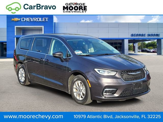 Used 2023 Chrysler Pacifica Touring-L image 1