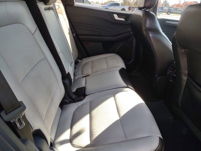 Used 2025 Ford Escape SE image 13