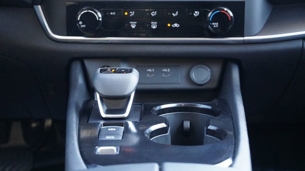 Used 2025 Nissan Rogue S image 30