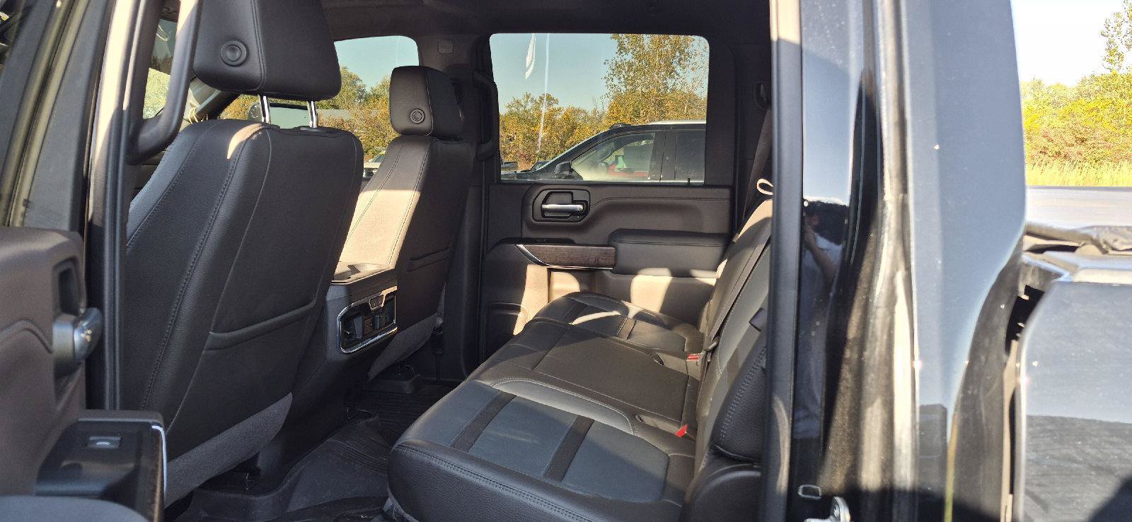 Used 2023 GMC Sierra 2500 Denali w/ Denali Ultimate Package AWD/4WD image 8