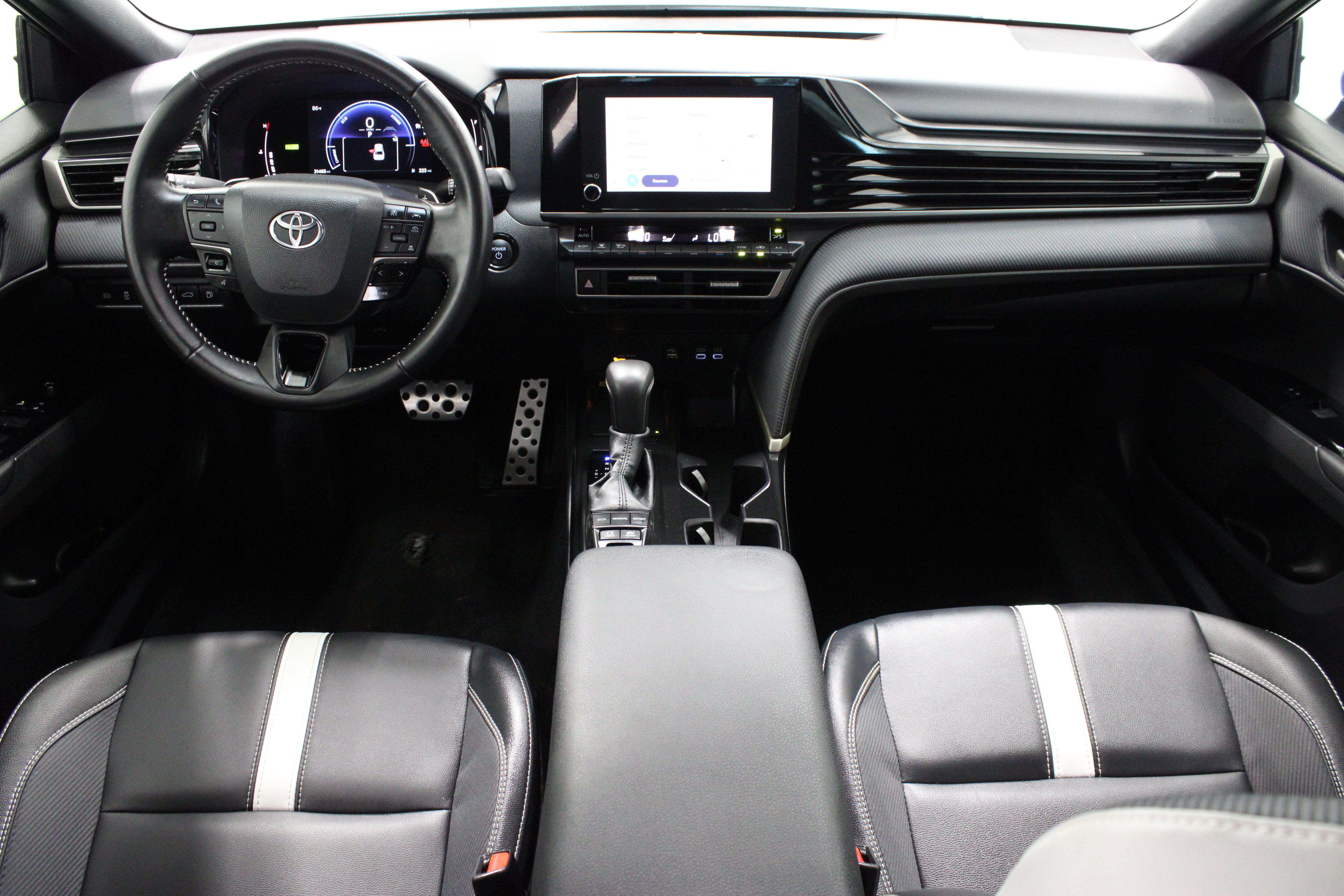Used 2025 Toyota Camry SE FWD image 29
