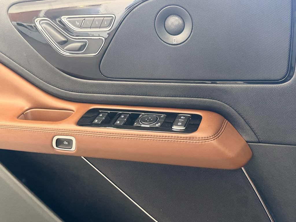 Used 2021 Lincoln Aviator Reserve w/ Equipment Group 201A RWD image 23