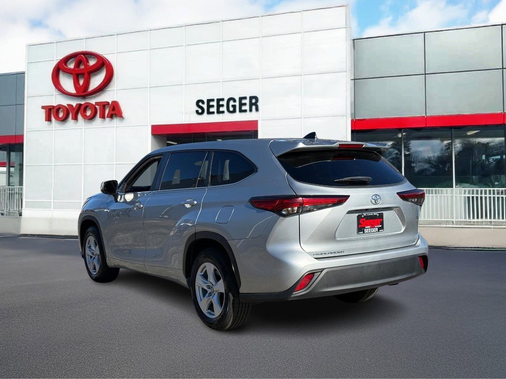 Used 2023 Toyota Highlander LE image 7