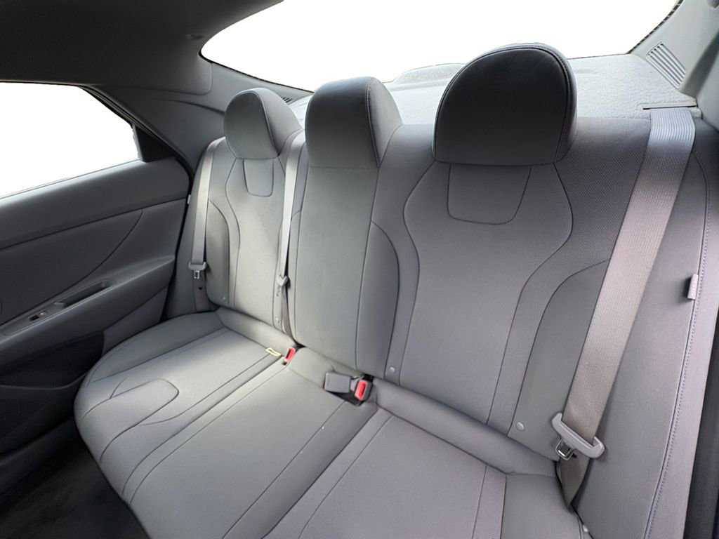 New 2026 Hyundai Elantra SE FWD image 13