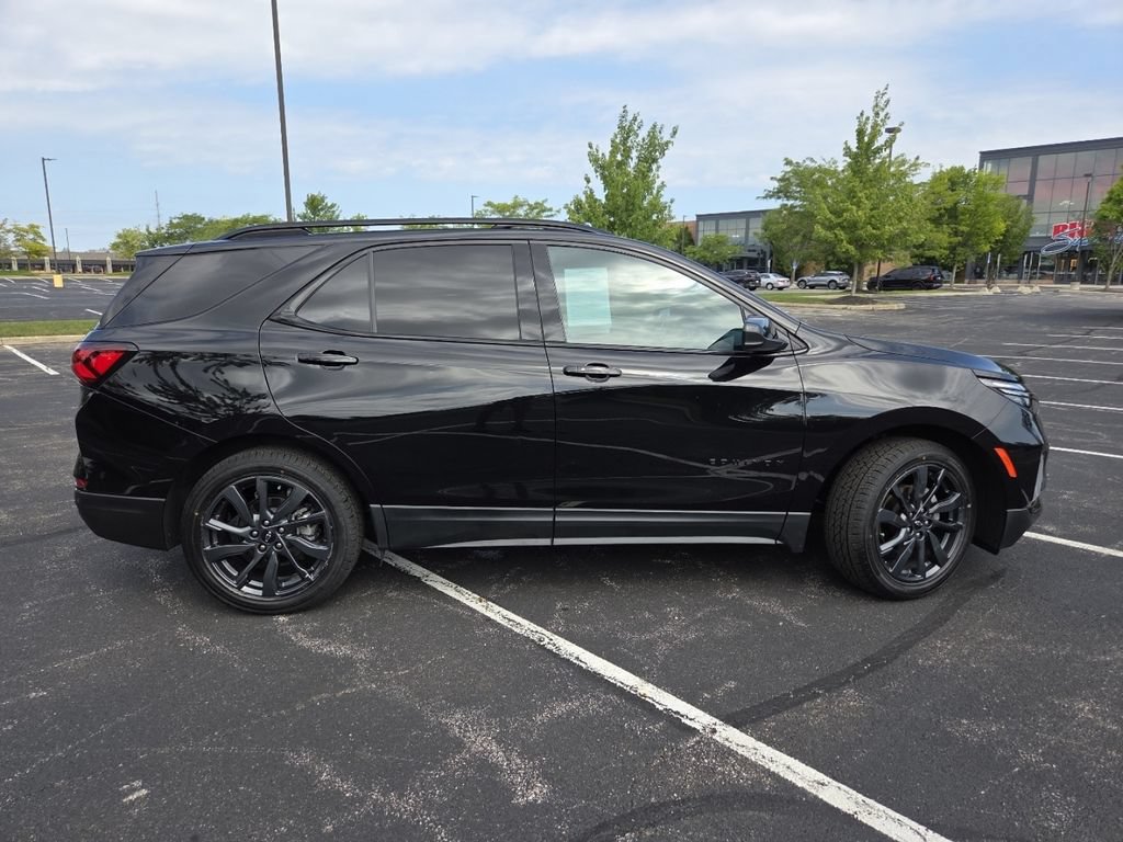 Used 2023 Chevrolet Equinox RS FWD image 24