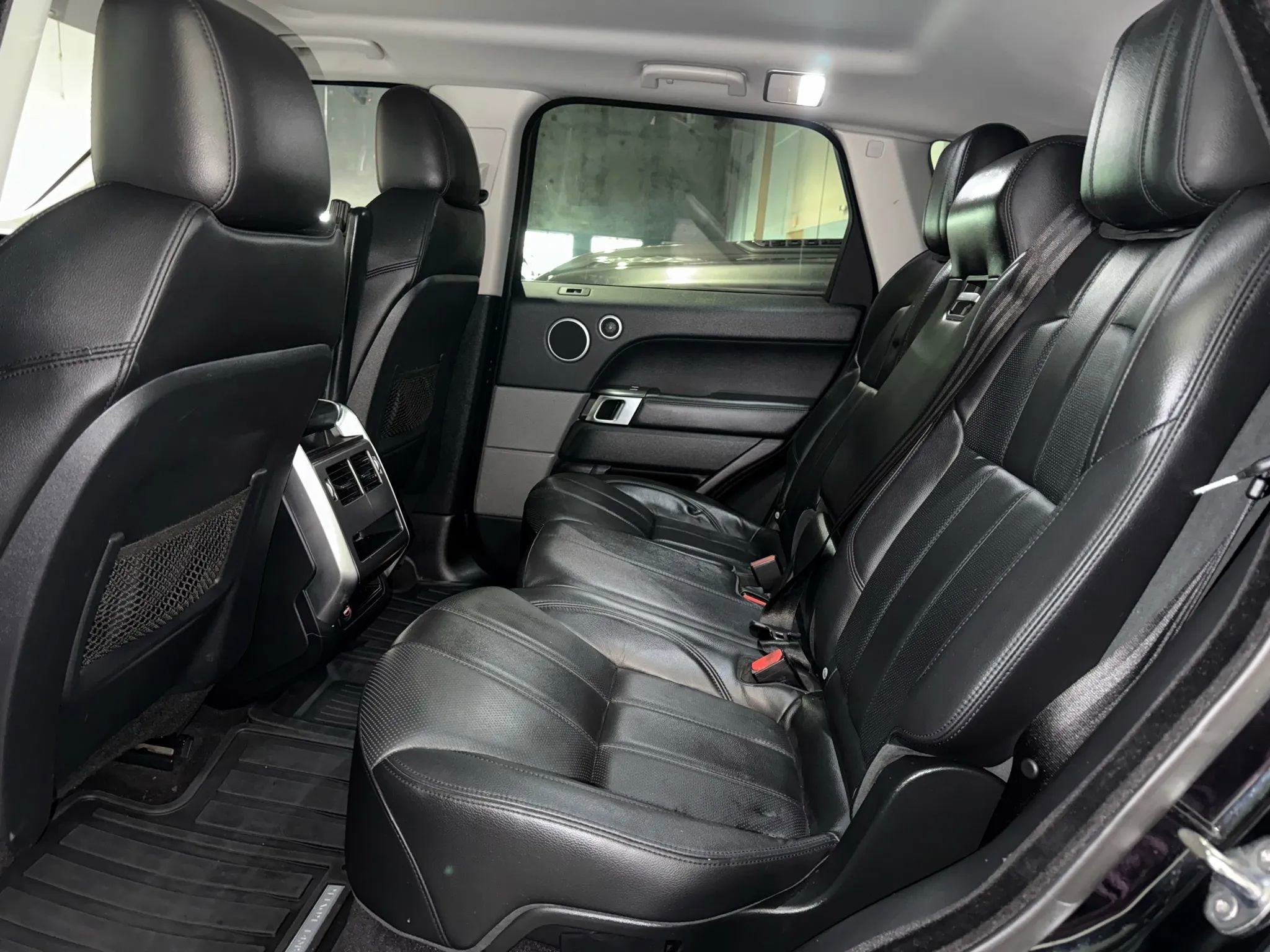 Used 2017 Land Rover Range Rover Sport SE image 11