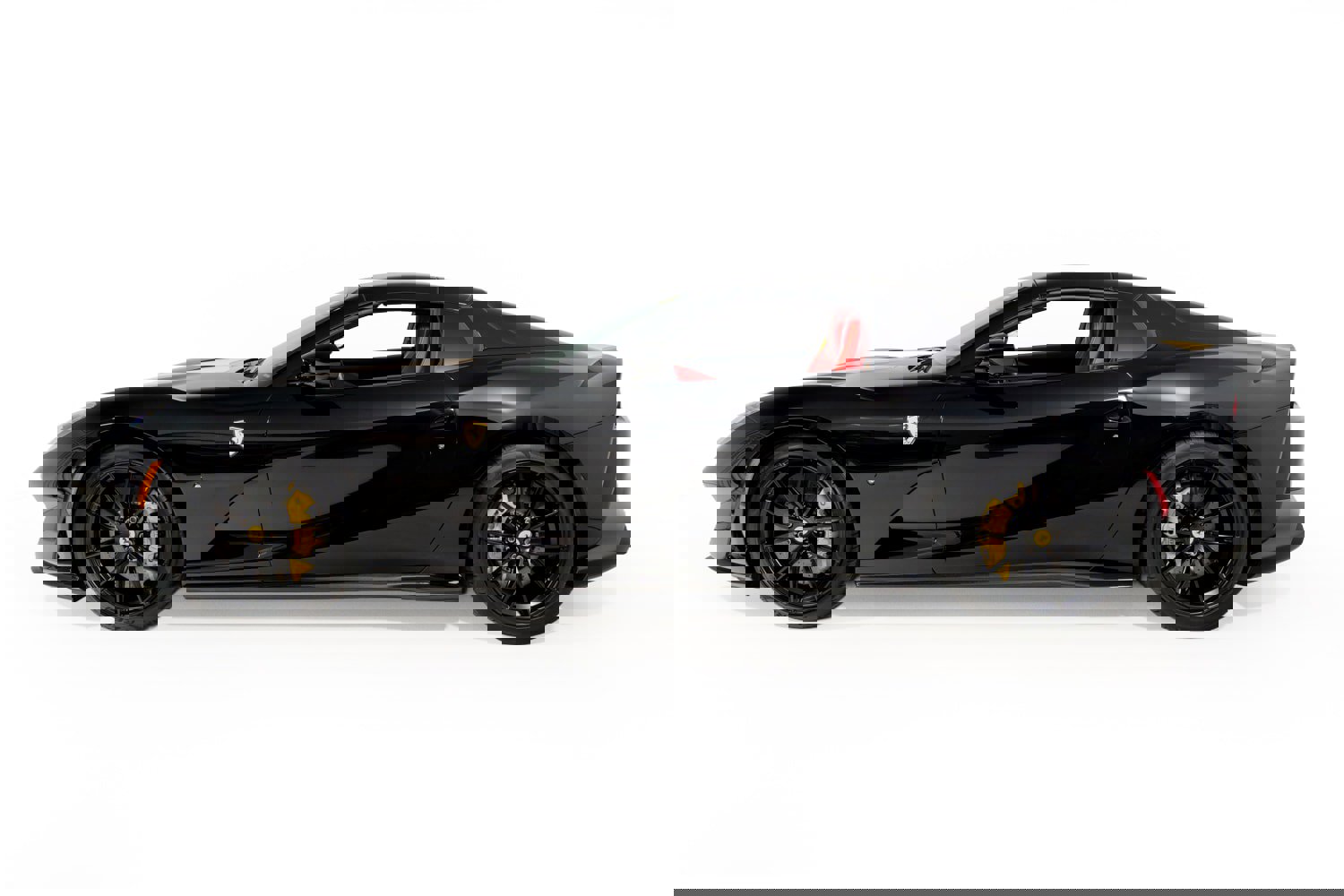 Used 2021 Ferrari 812 GTS image 3