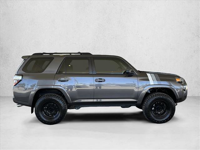 Used 2022 Toyota 4Runner SR5 AWD/4WD image 4