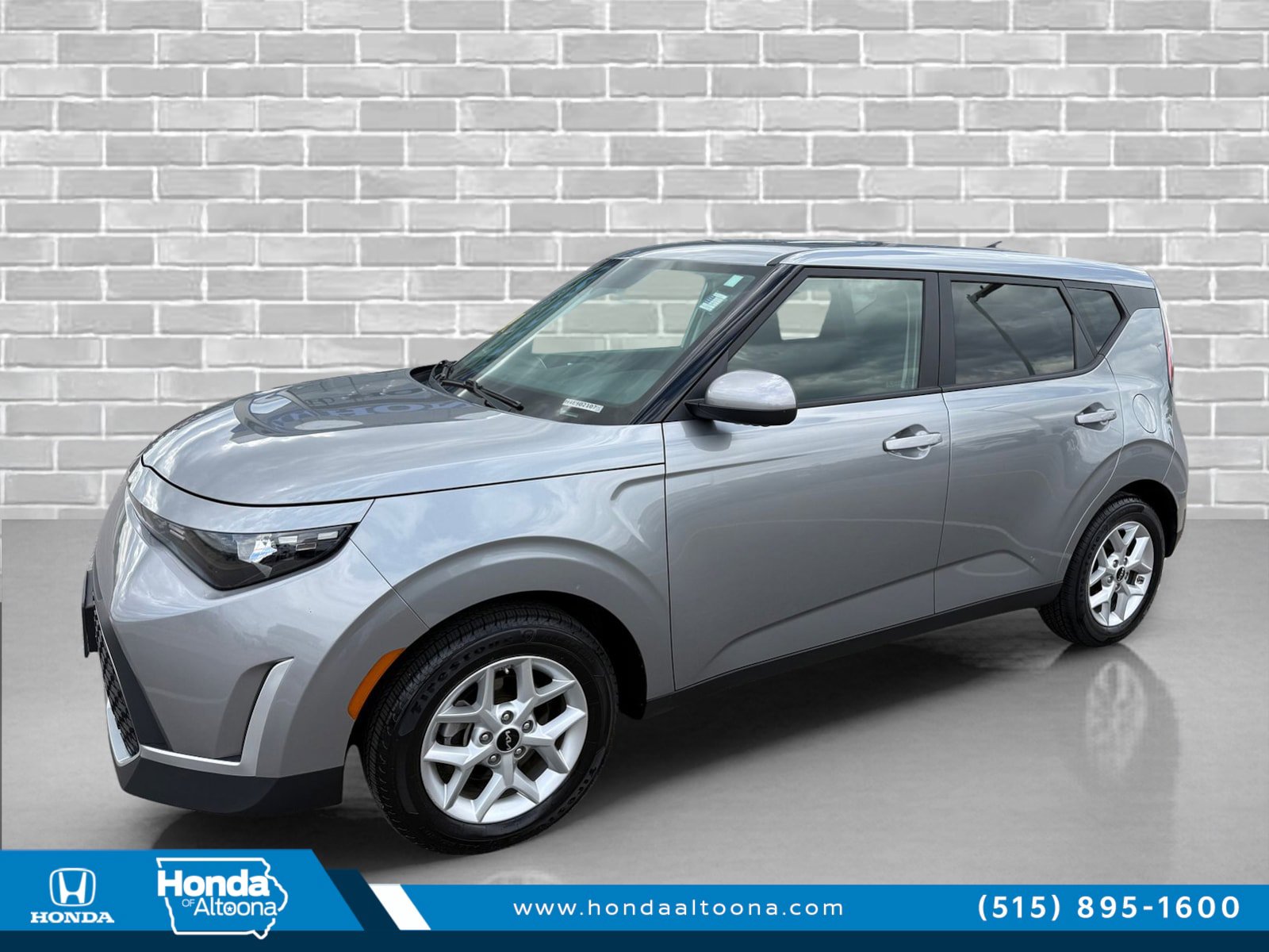 Used 2024 Kia Soul LX w/ Option Group 015 FWD image 1
