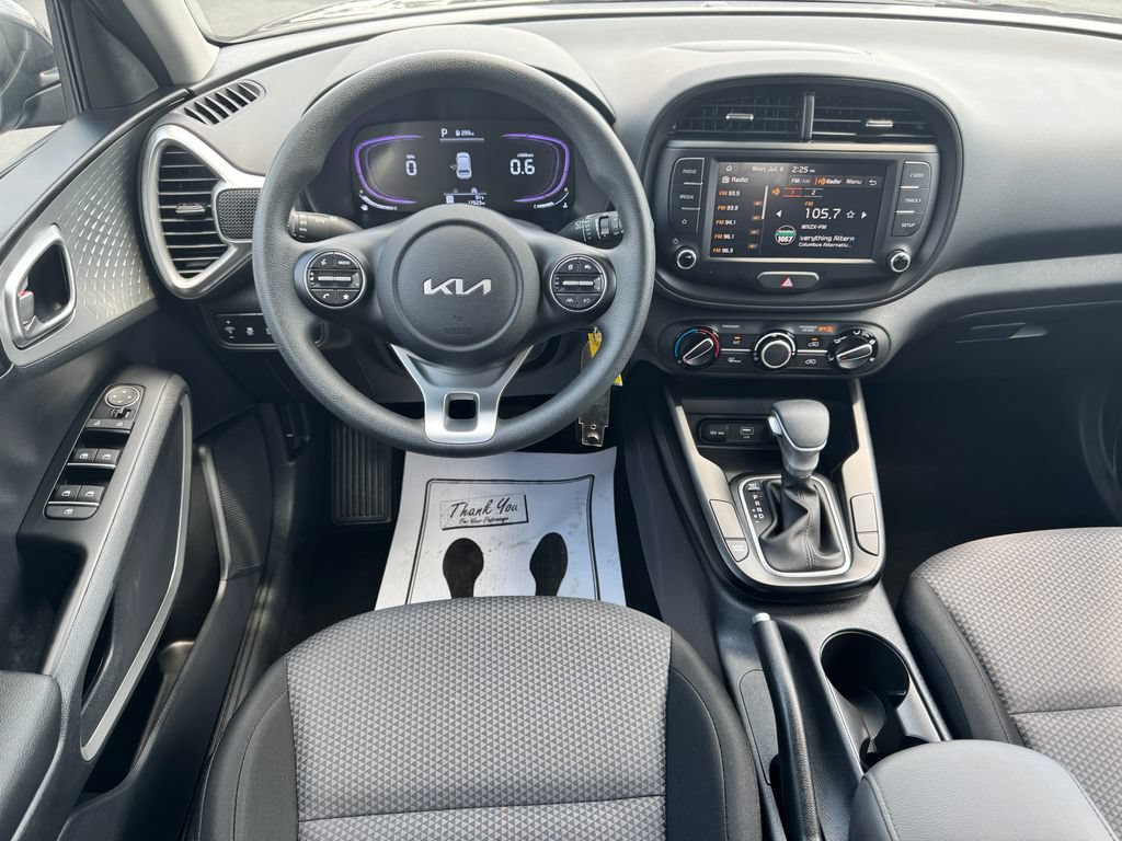 Used 2025 Kia Soul LX w/ LX Technology Package FWD image 18