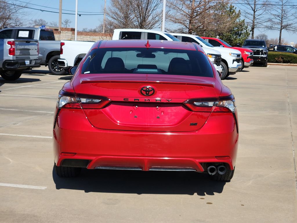 Used 2024 Toyota Camry SE image 7