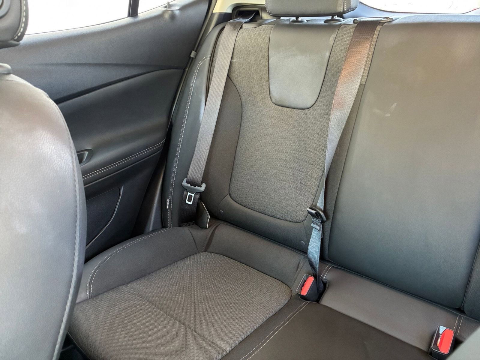 Used 2025 Buick Encore GX Preferred image 38