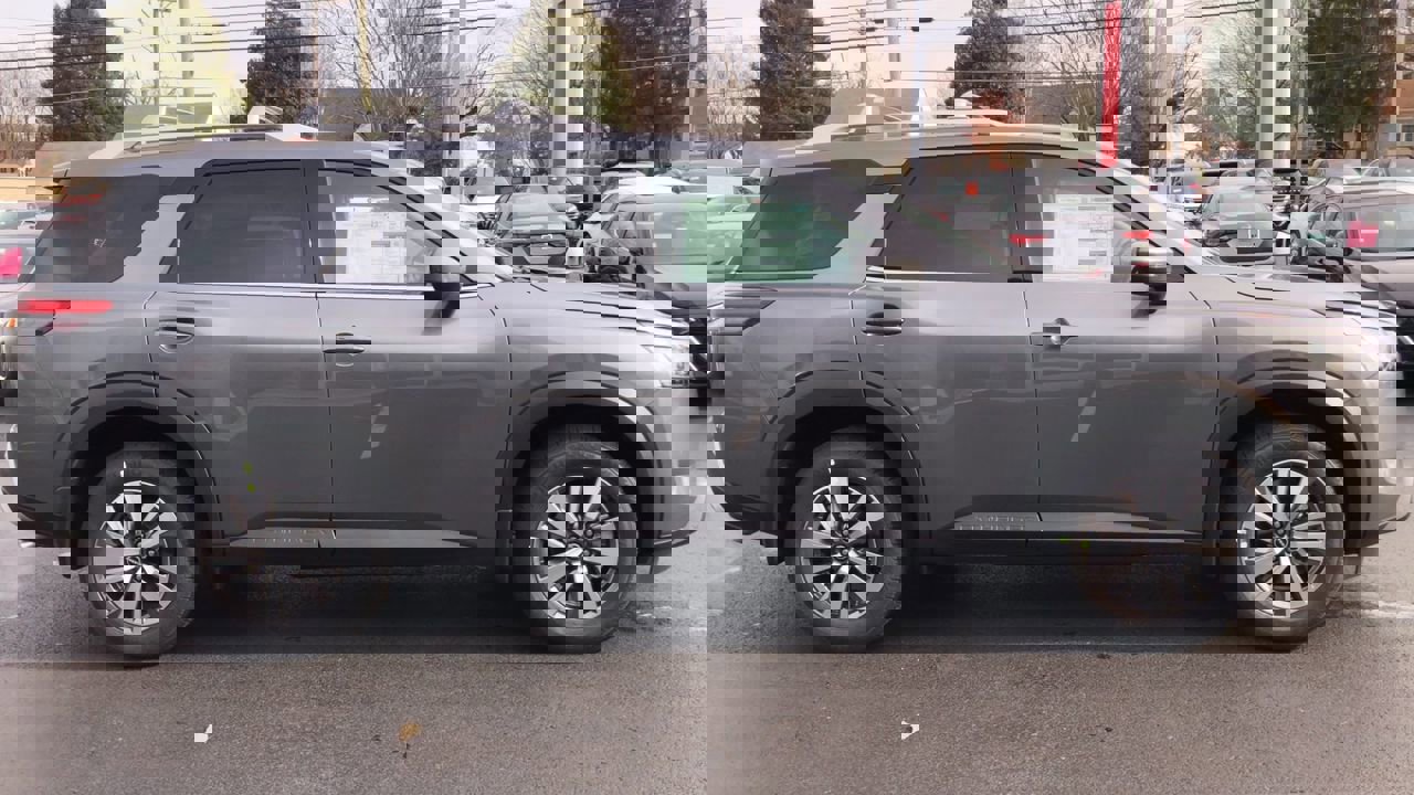 New 2025 Nissan Pathfinder SL image 9