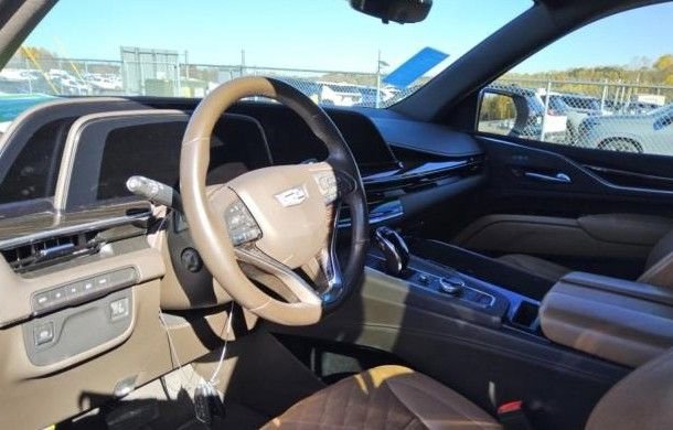 Used 2023 Cadillac Escalade ESV Premium Luxury image 5