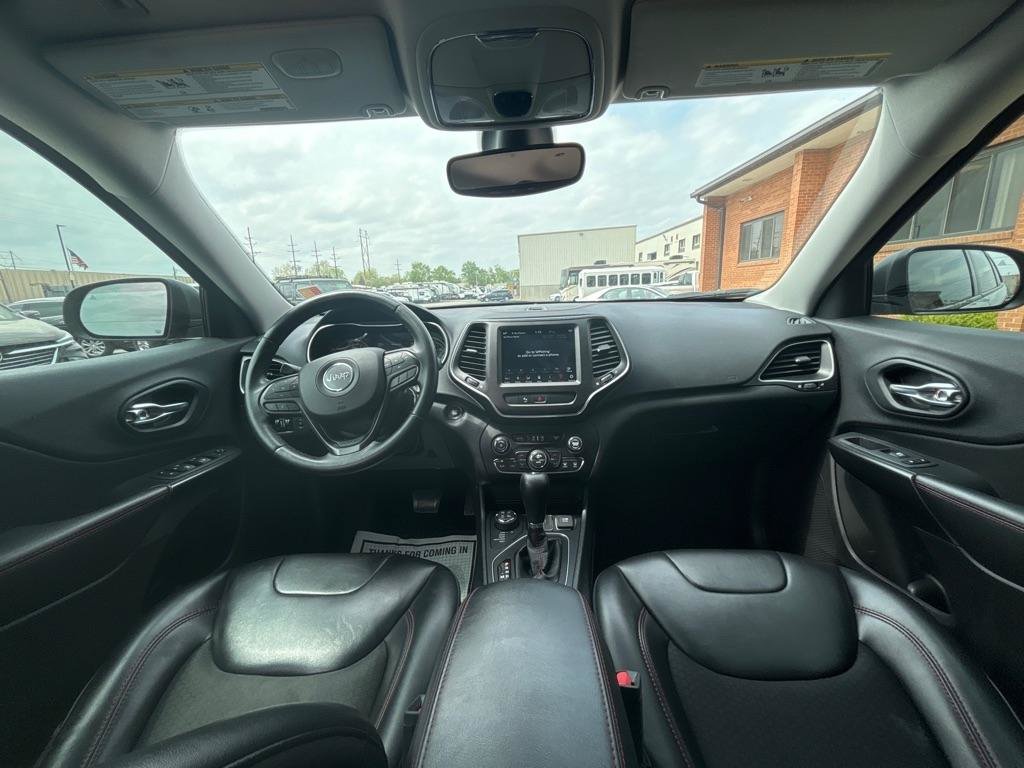 Used 2019 Jeep Cherokee Trailhawk w/ Comfort/Convenience Group AWD/4WD image 12