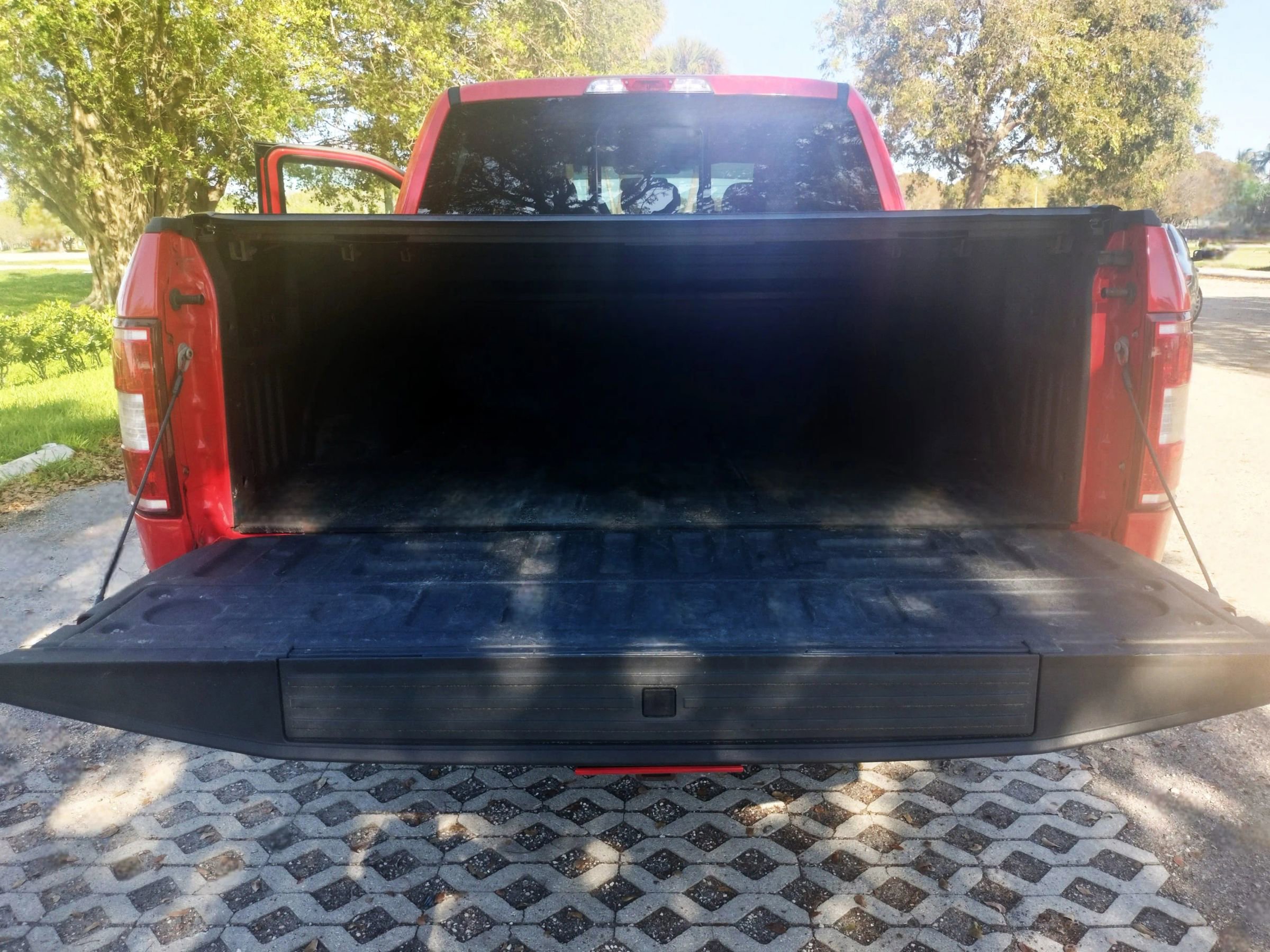 Used 2018 Ford F150 XLT w/ Equipment Group 302A Luxury AWD/4WD image 7