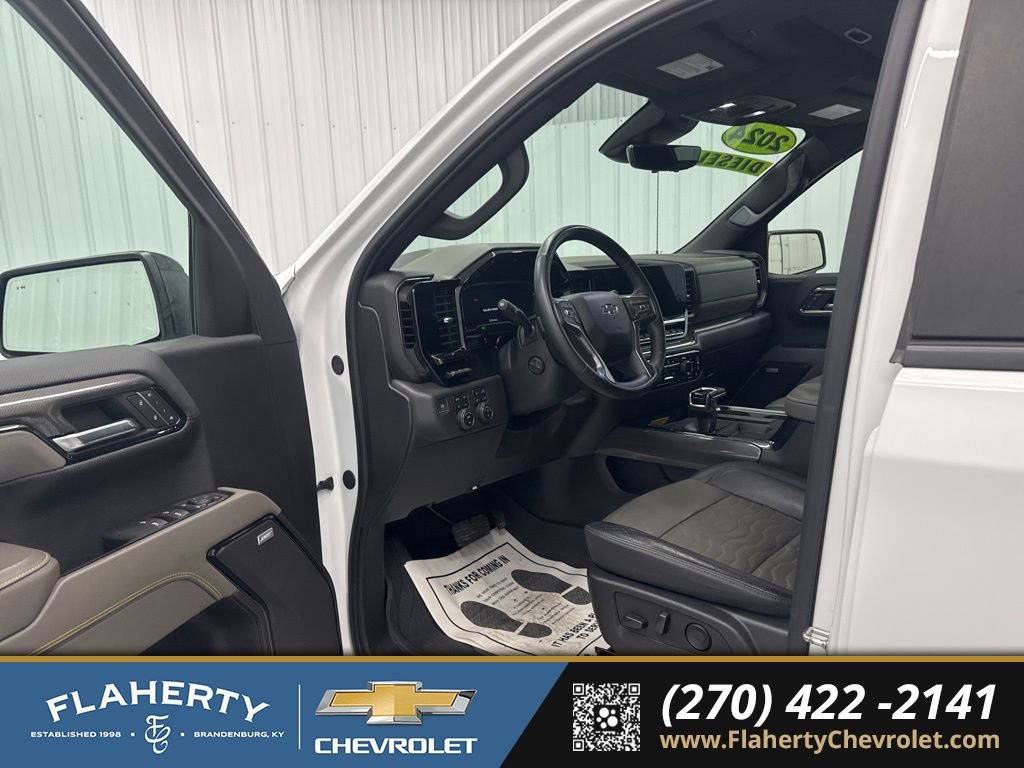 Used 2024 Chevrolet Silverado 1500 ZR2 w/ Technology Package image 9