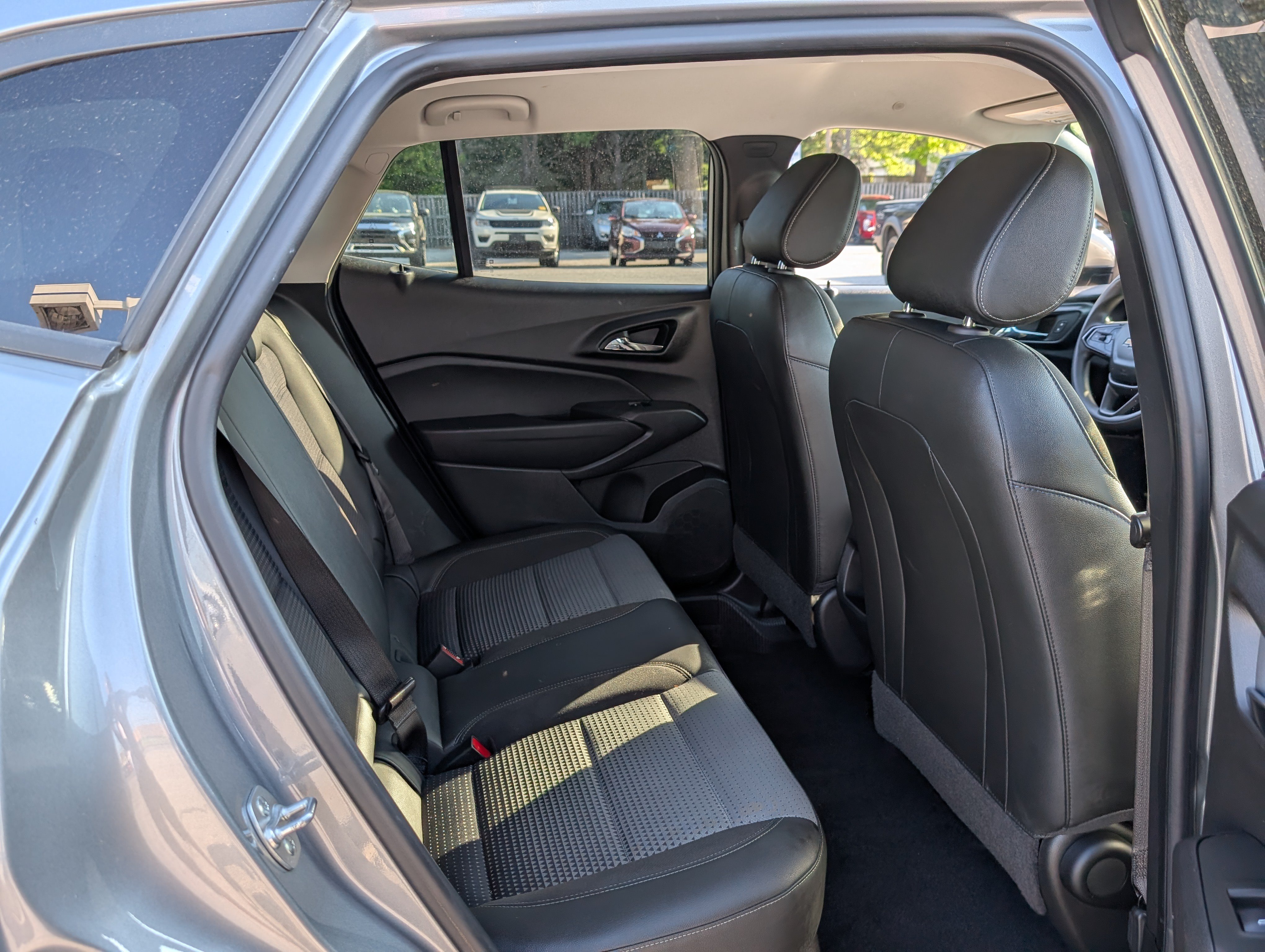 Used 2024 Chevrolet Trax LT FWD image 12