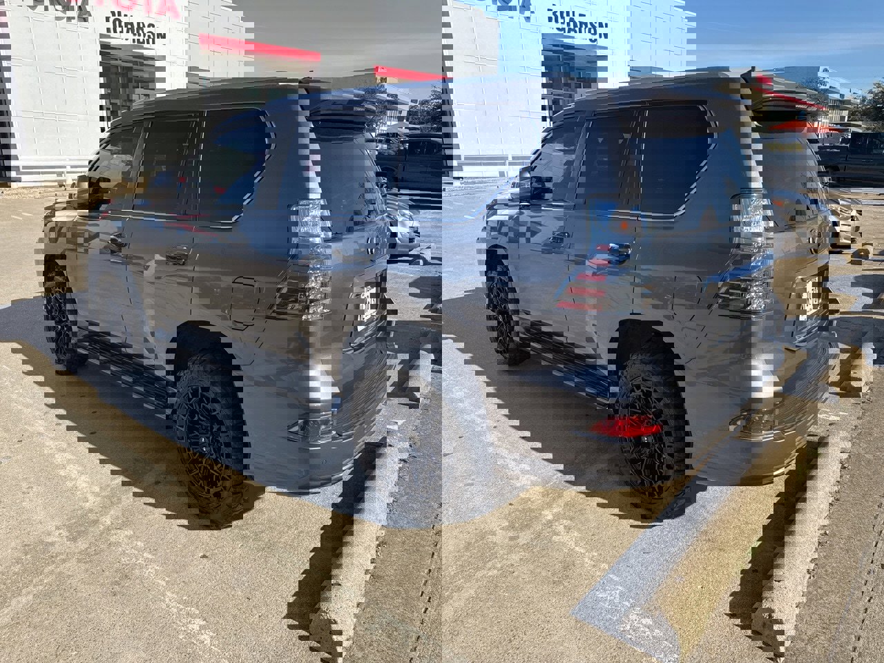 Used 2022 Lexus GX 460 Luxury w/ Off Road Package image 4